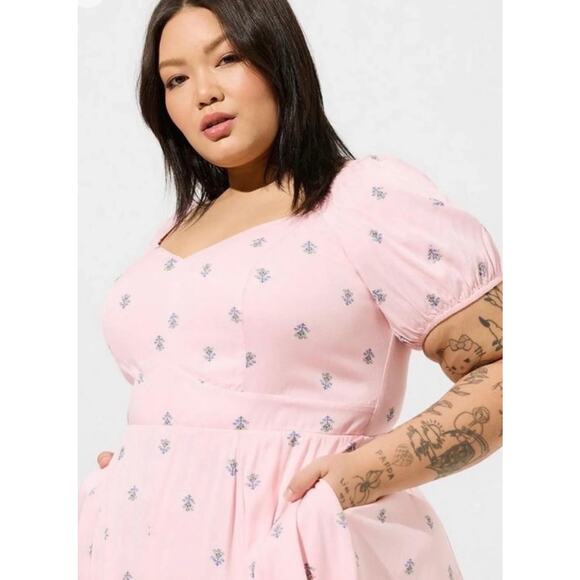 Torrid Dresses & Skirts - Torrid Mini Stretch Challis Sweetheart Skater Dress
Excellent Condition, Size 1